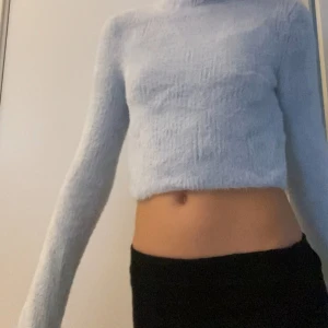 Oliva rodrigo liknande tröja - Söt olivia rodrigo liknande tröja från gina. Kontakta mig gärna om du undrar något💕