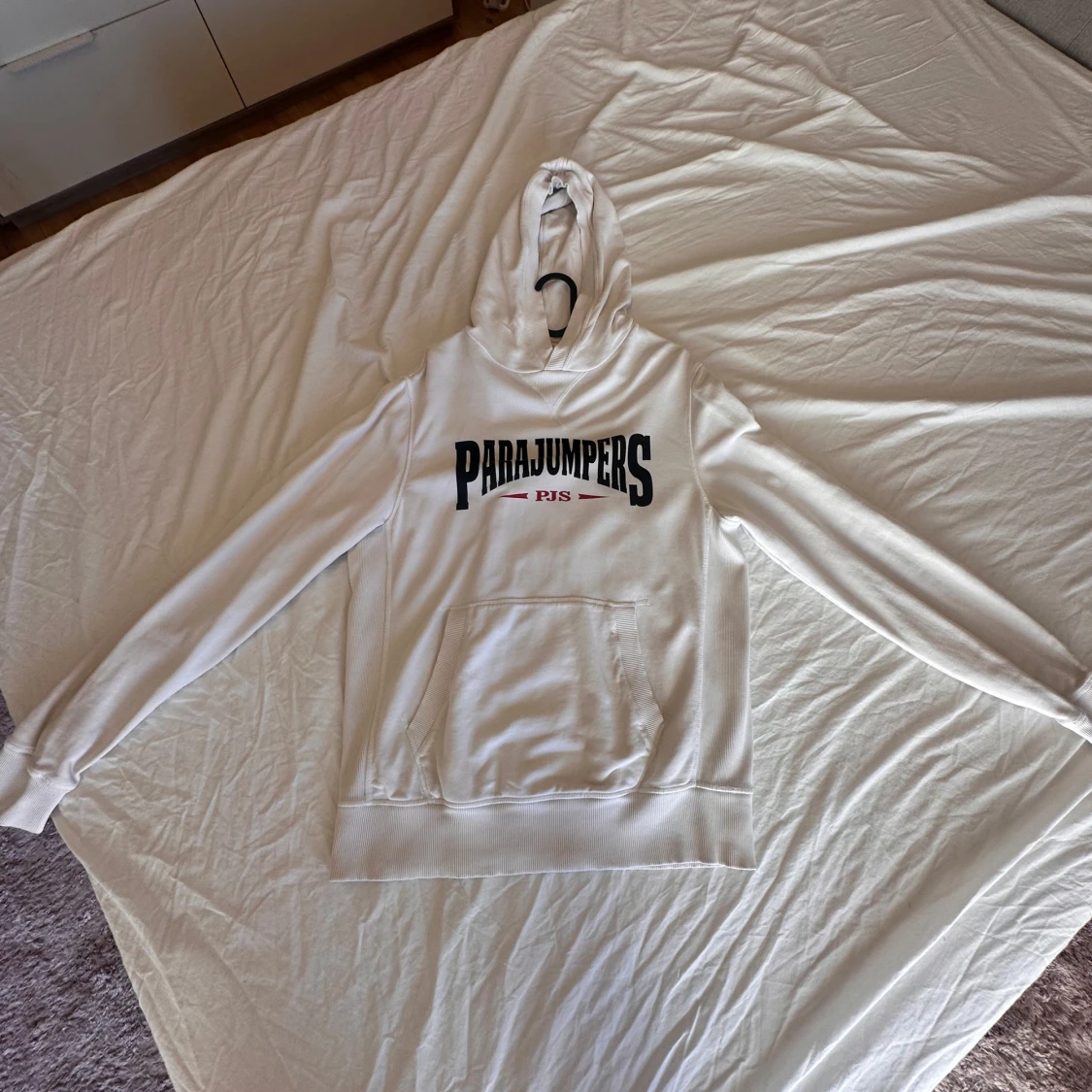 Vit hoodie från Parajumpers