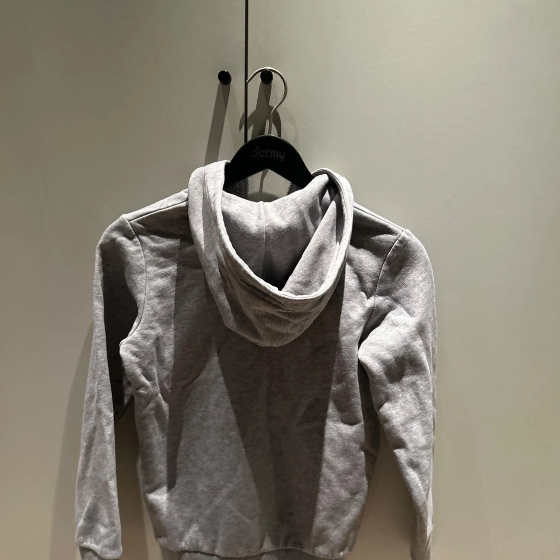 Grå hoodie från Peak Performance - 1