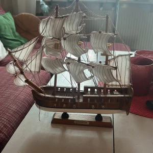 Träbåt köpt i Kroatien - Träbåt köpt i kroatsien för 4-5 år sedan är lite trasig längs fram men det går lätt att laga