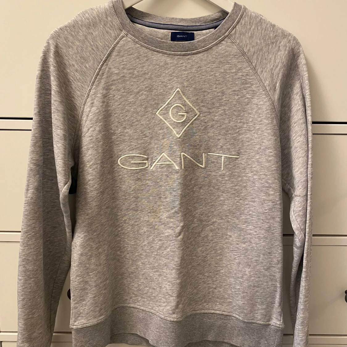 Grå sweatshirt från GANT stl 176 - 1