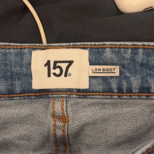 Blå jeans med bootcut - lågmidjade bootcut från lager som aldrig blir använda