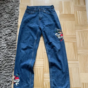 Blå jeans Ed Hardy - Straight fit ed Hardy jeans 
