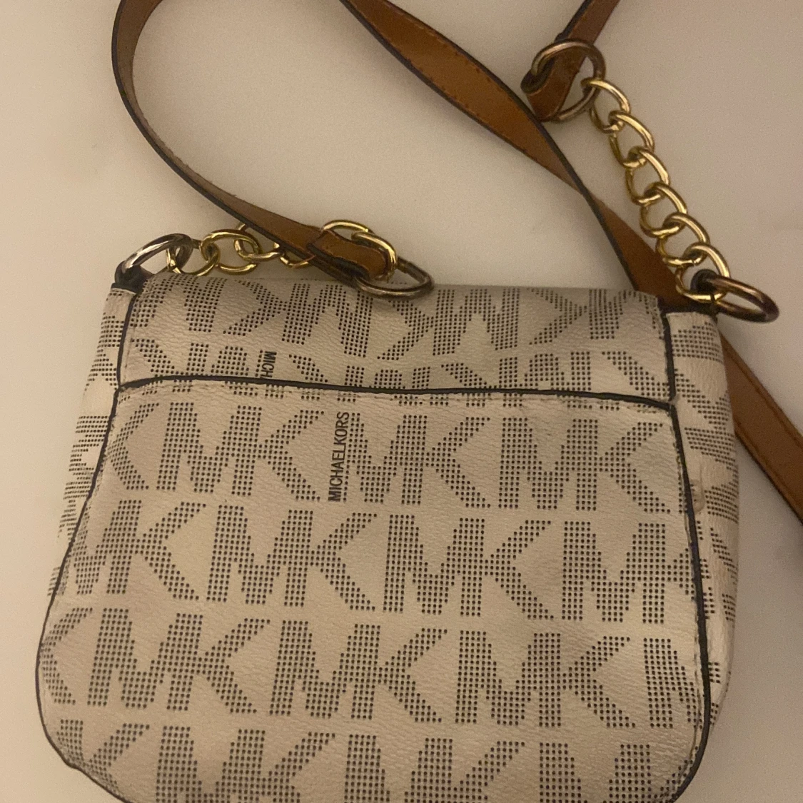 Beige axelväska från Michael Kors - 1