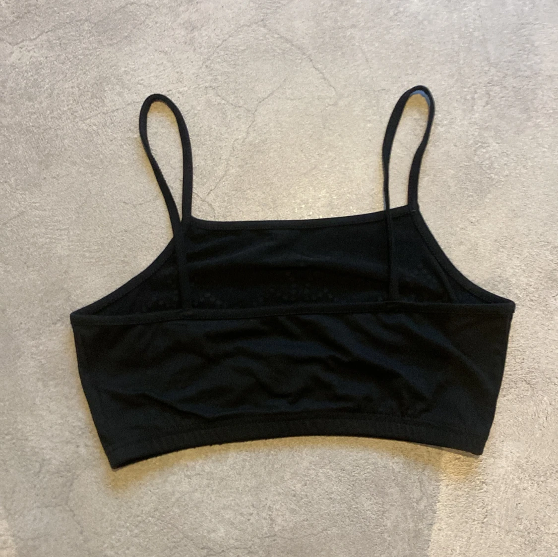 Svart topp med röda kors av diamanter  - 1