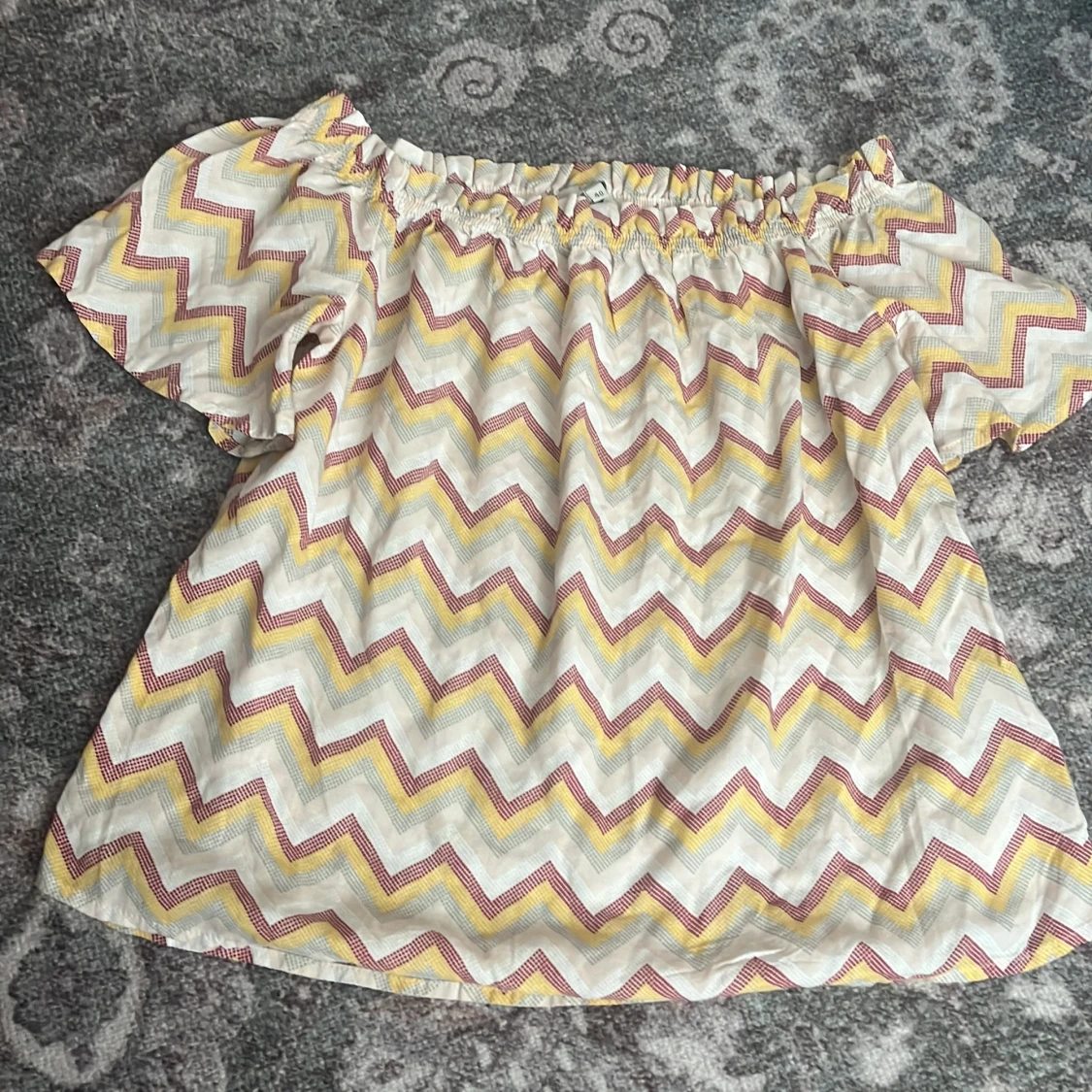 Mönstrad offshoulder topp från Clockhouse