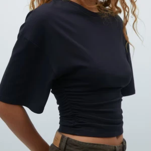 T-shirt  - Hör av dig vid intresse eller frågor 
