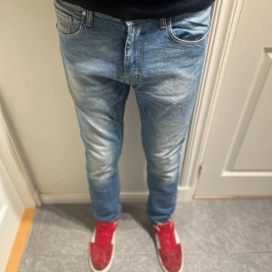 Tiger Of Sweden jeans - Hej! Säljer nu dessa Tiger of Sweden jeans. Passformen är slim. Riktigt snygga och väldigt bra passform! Denna färg passar till det mesta. Hör av dig vid frågor eller funderingar!