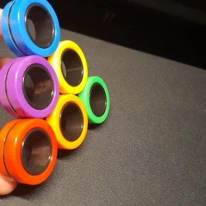 Finger leksak stressavlastande - Magnetiska ringar som är leksak för dig som vill ha något satisfying att göra. Stress avslappnande