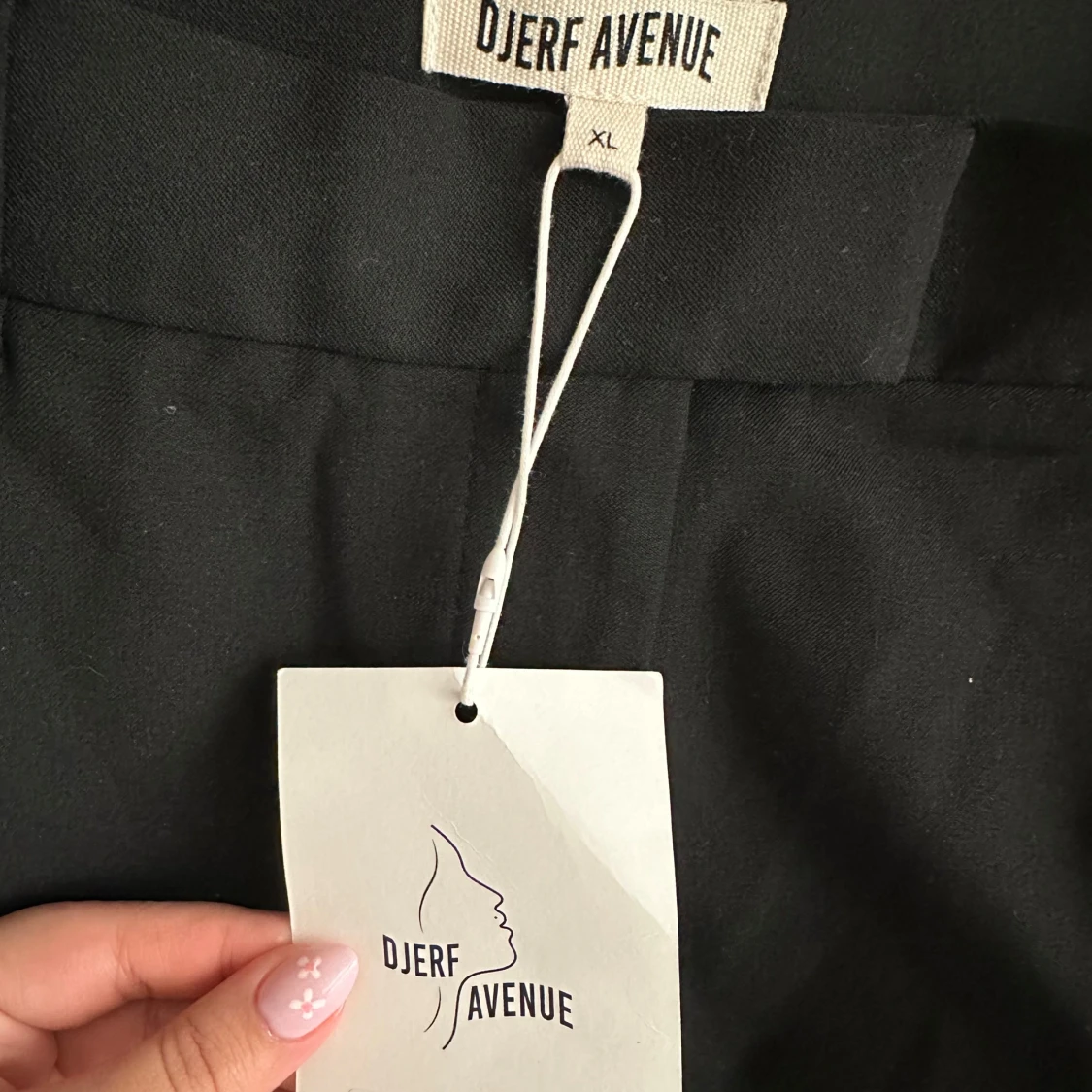 Svarta byxor från Djerf Avenue