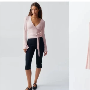 Rosa omlottopp - Säljer en rosa omlotttröja från Gina, använd endast två gånger. Skriv för egna bilder💞