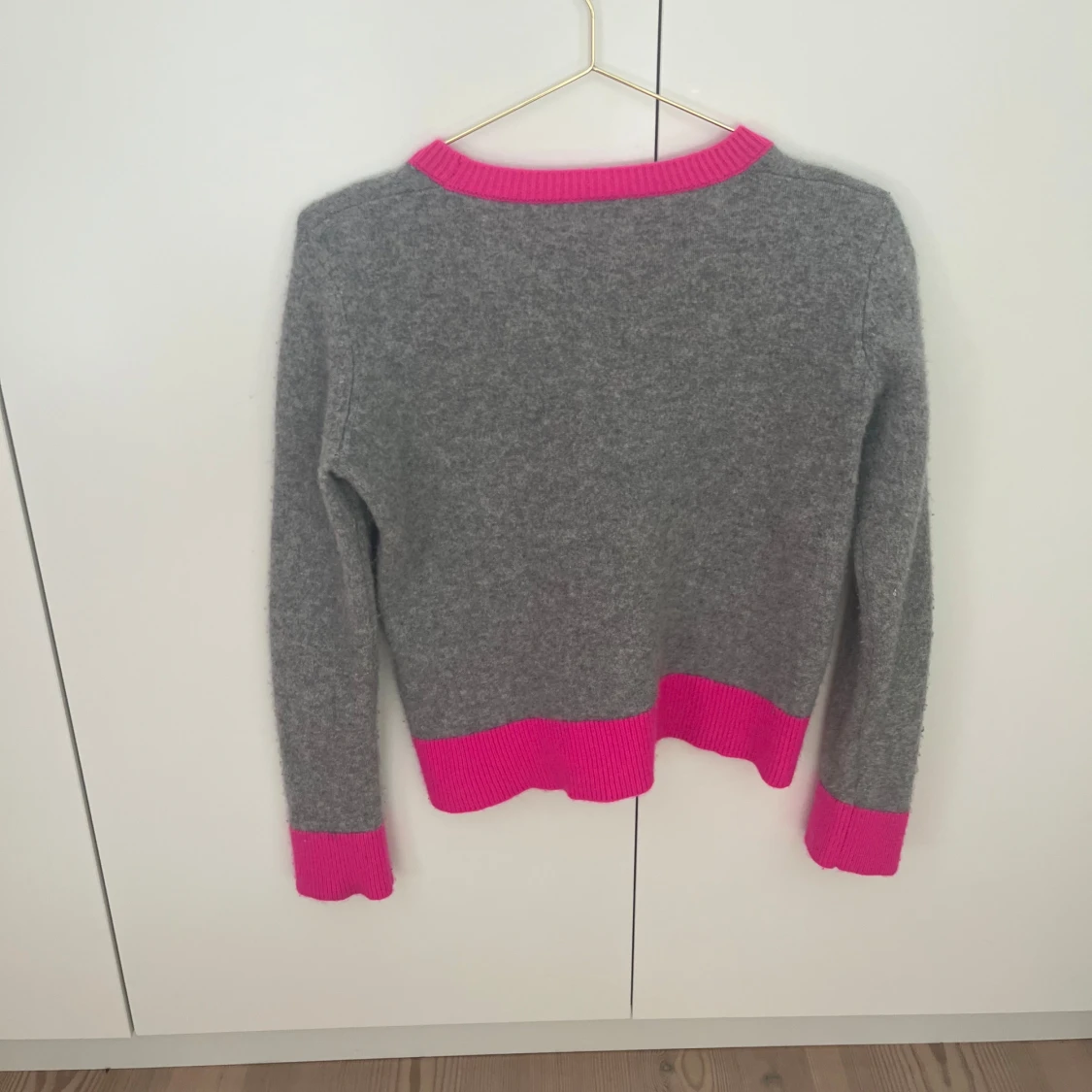 Grå och rosa kashmirtröja från From Future - 1