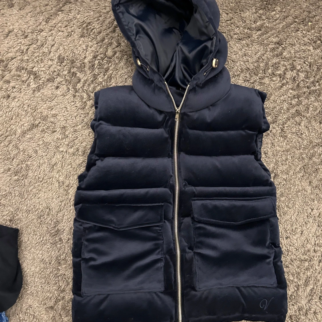 Mörkblå venidera väst