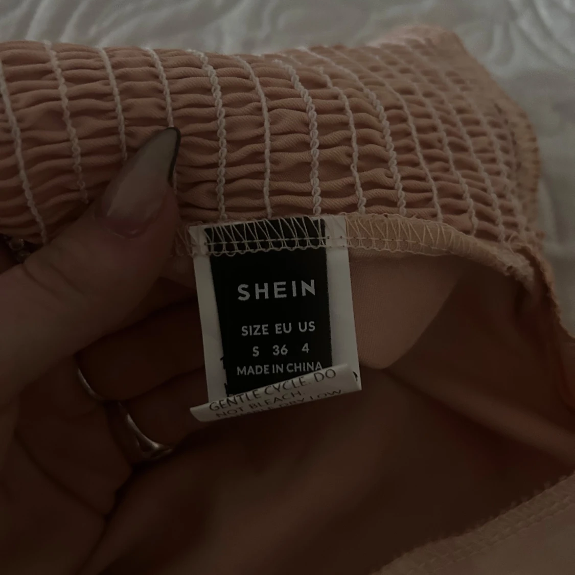 Beige axelbandslös topp från Shein - 1