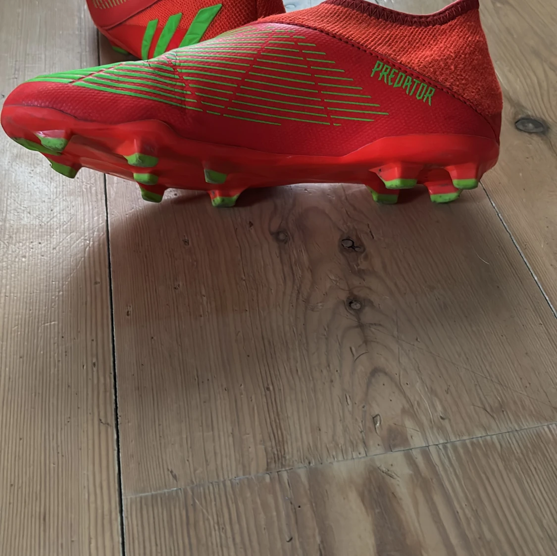 Adidas predator Röda och gröna fotbollsskor från Adidas - 4