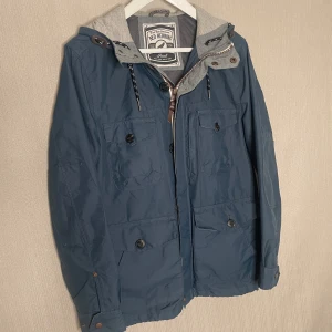 Field jacka storlek S  - Field jacka i storlek S från Red Herring. Mycket bra skick! 