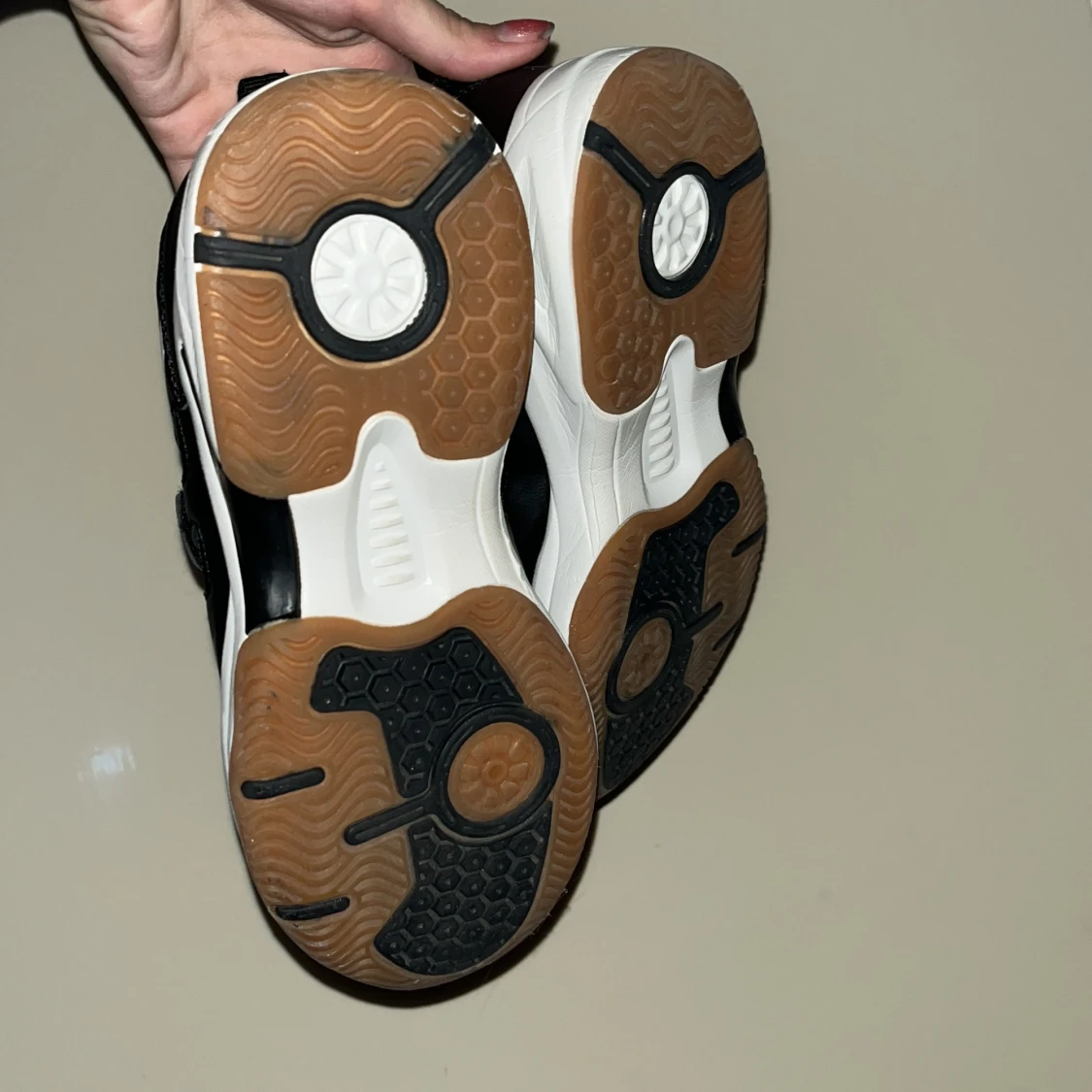 Svarta sneakers från Endurance - 1