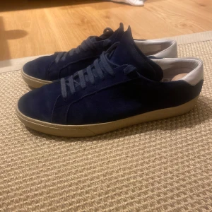 Saint Laurent Sl/06 - Intressekoll på Ysl Sl/06 i storlek 43. Skick 6.5/10. Kom med prisförslag!