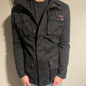 Feild jacka - Hej! Säljer nu denna riktigt feta field jackan. Storlek S, skick 9/10. Passar riktigt bra nu till slutet av vintern samt till våren, om du har några funderingar är det bara o skriva!