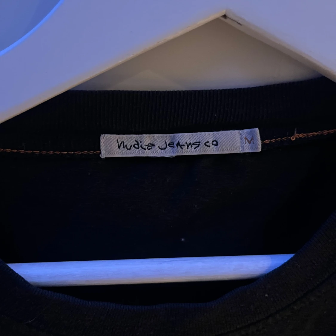 Svart t-shirt från Nudie Jeans - 3