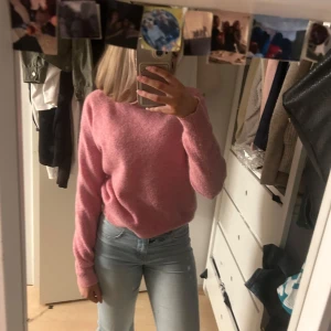 Rosa stickad tröja -  en mysig rosa stickad tröja från zara i bra skick 