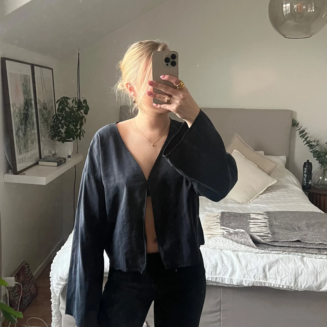 Mörkblå långärmad blus