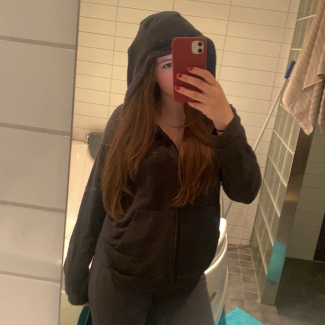 Svart hoodie med dragkedja - 1