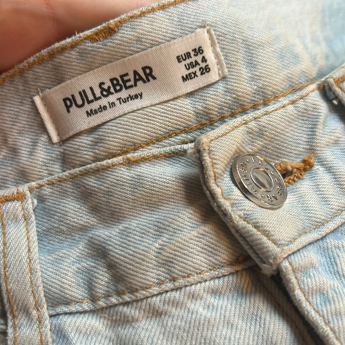 Ljusblå jeansbyxor från Pull&Bear - 3