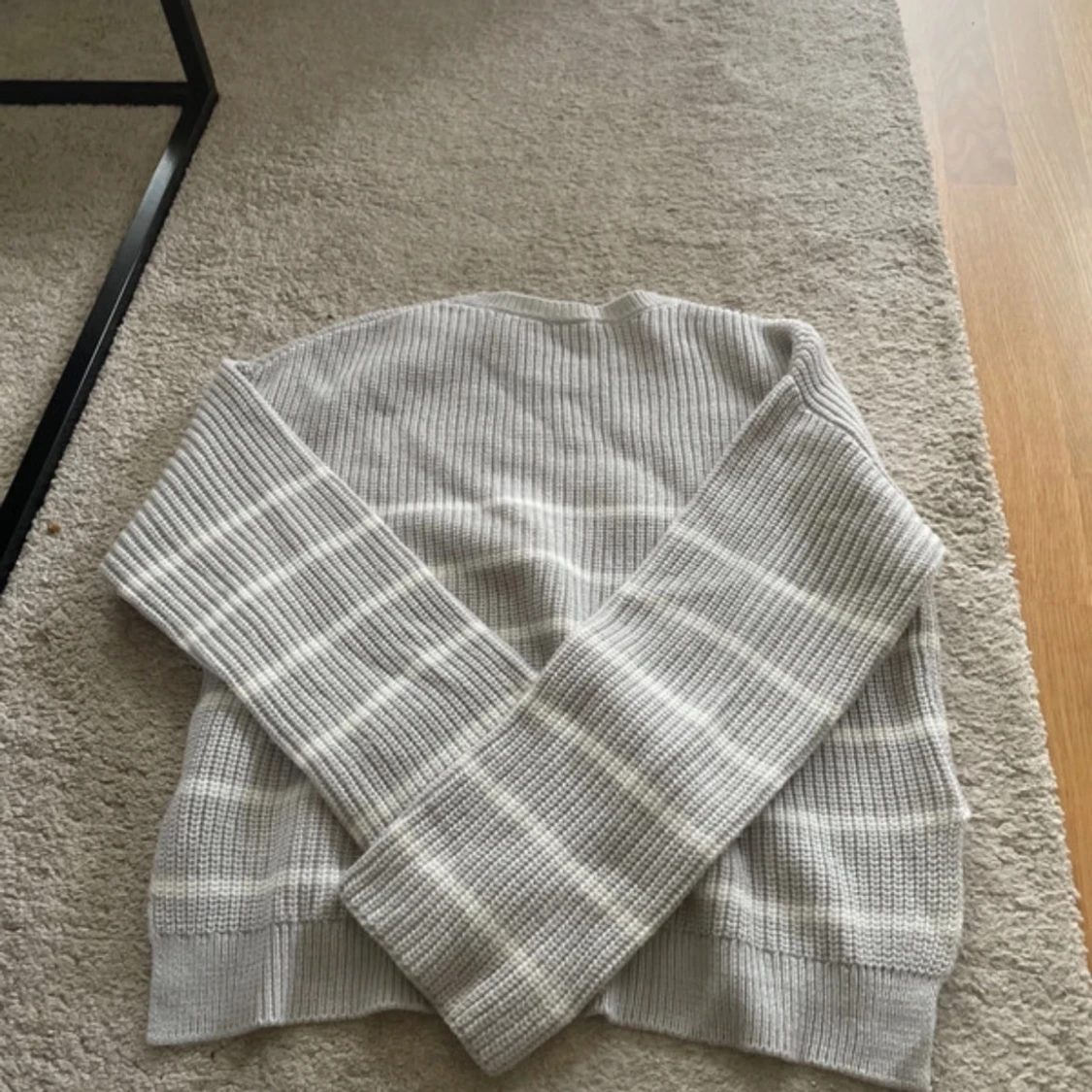 Grå randig tröja  - 4