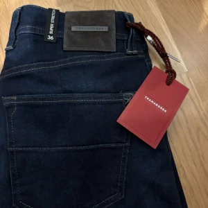 Tramarossa Leonardo - Hej säljer ett par helt nya tramarossa jeans. Storleken är 34 och modellen är Leonardo slim. Dm vid mer bilder eller info!