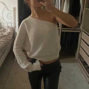 One shoulder tröja  - Fett snygg💕