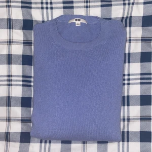 100% Kashmir tröja - Skick: 8.5/10, inga defekter och inte nopprig, len och skön | Står S men passar mer XS | Pris kan diskuteras!