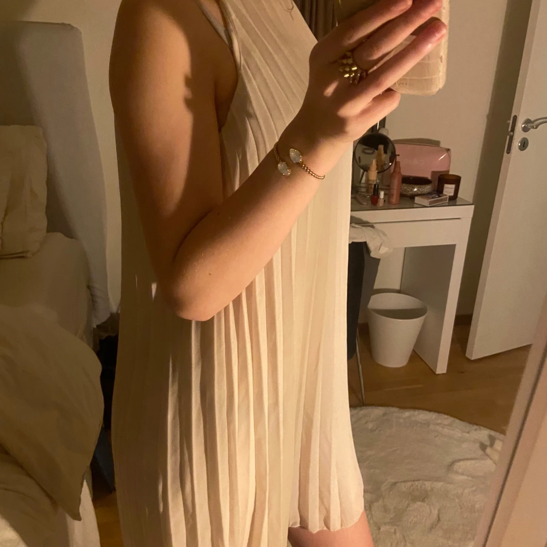 Beige ärmlös klänning - 2