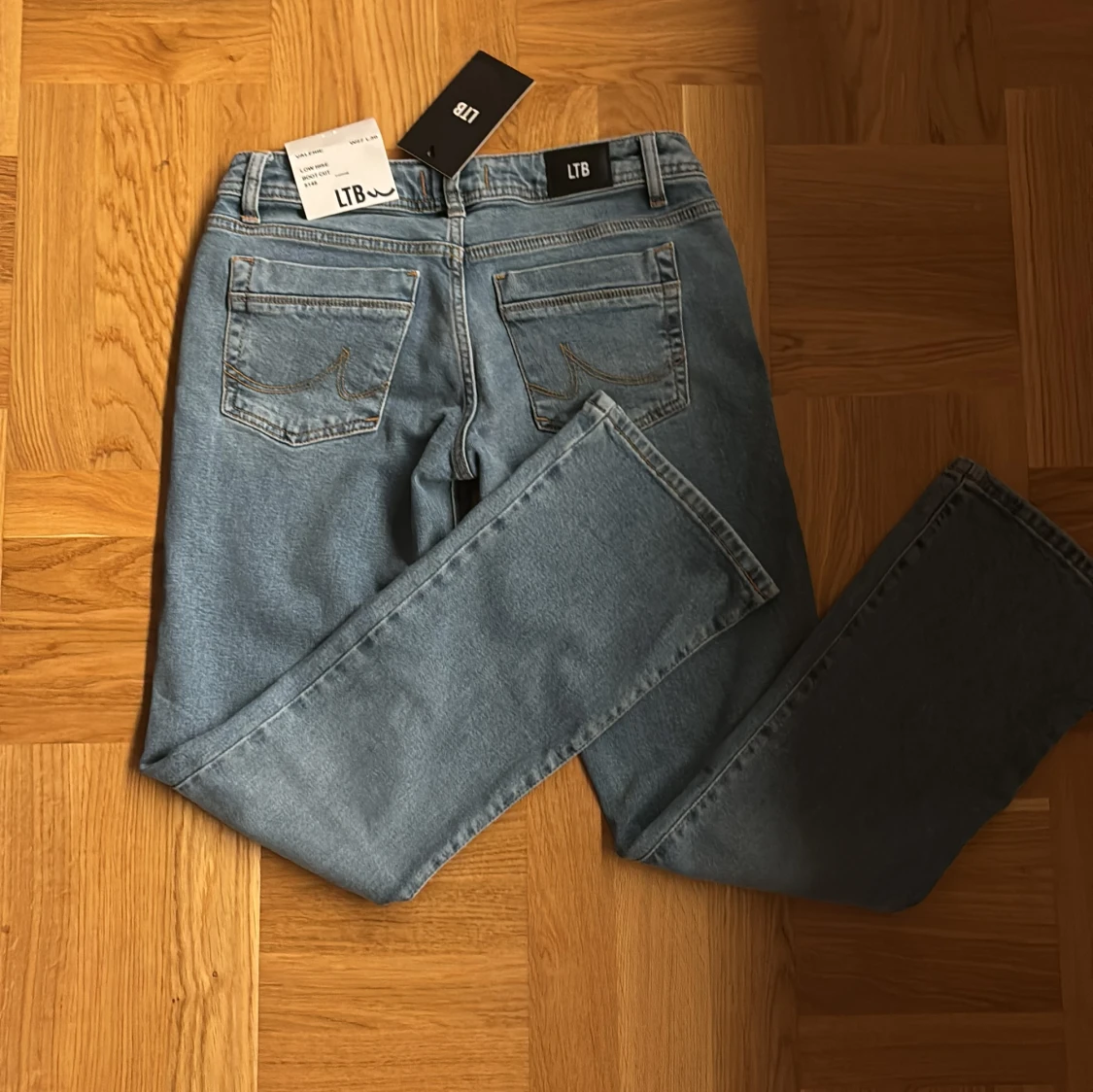 Blå bootcut jeans från LTB - 1