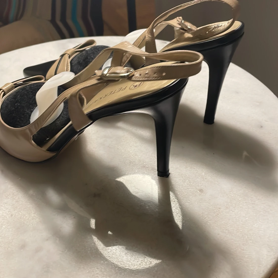 Beige och svarta klackskor från Peter Kaiser - 1