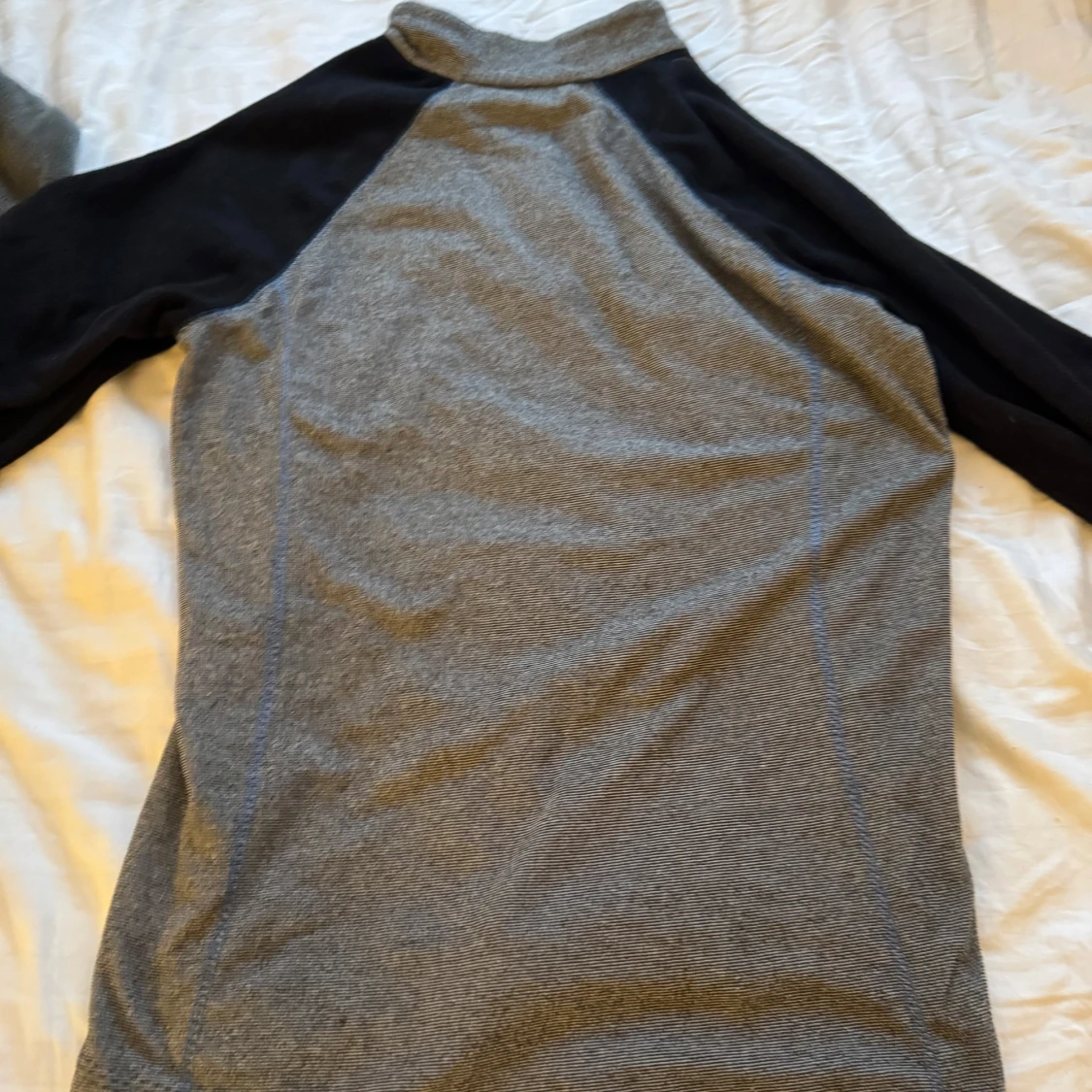 Grå och svart tröja från Kayoba - 2