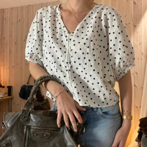 Prickig blus - Trekvartsärmad blus❤️❤️