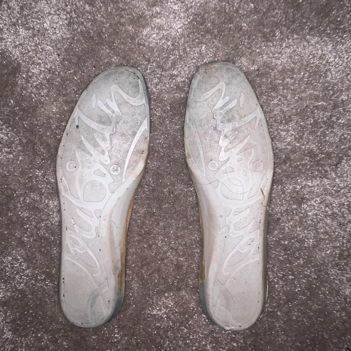 Christian Louboutin med Låda,extraspikar,extraskosnören,dustbags och skohorn - 4