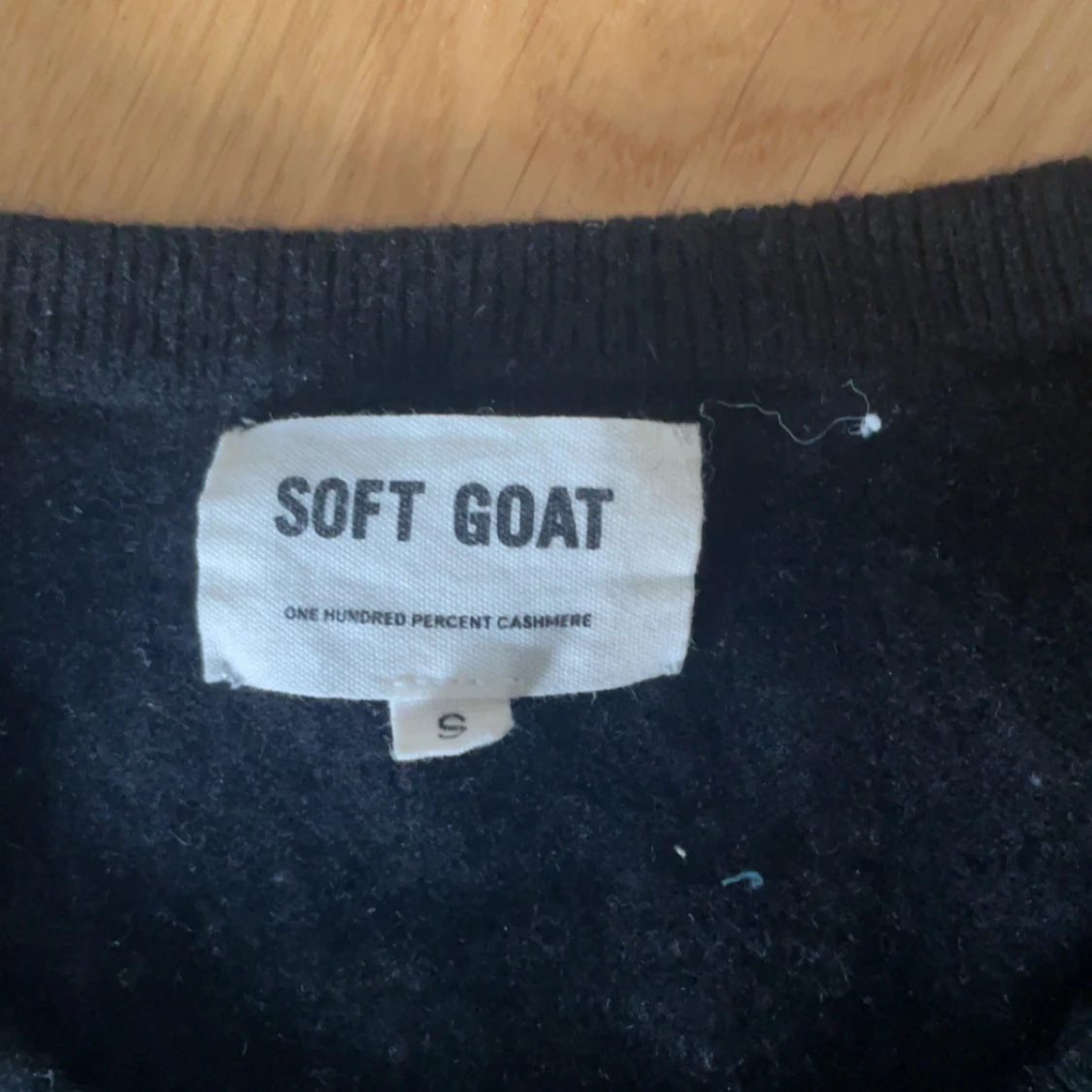 Svart kashmirtröja från Soft Goat - 2