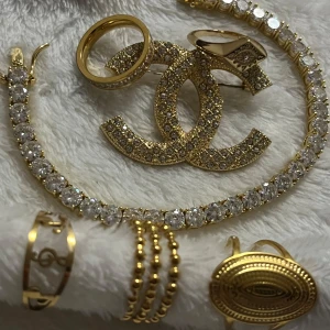 Rostfria smycken 😍✨ - Allt kan säljas till ett paketpris eller så kan det köpas var för sig ☺️✨Buda gärna