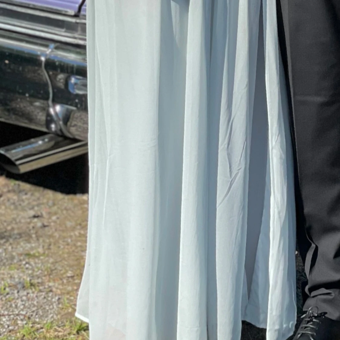 Ljusblå balklänning med pärldetaljer - 1