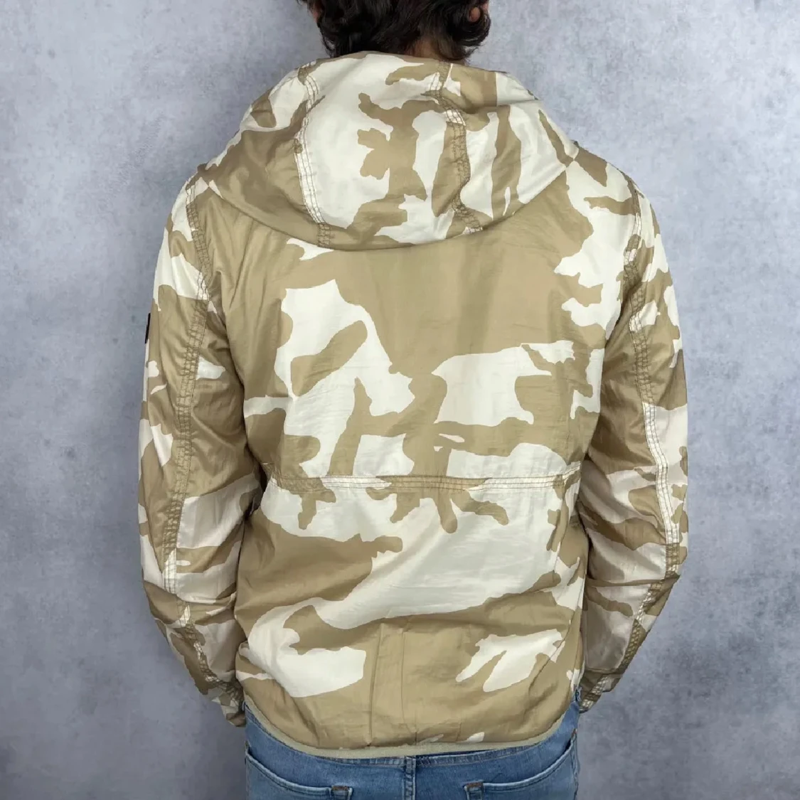 Beige och vit camouflagejacka från Woolrich - 2