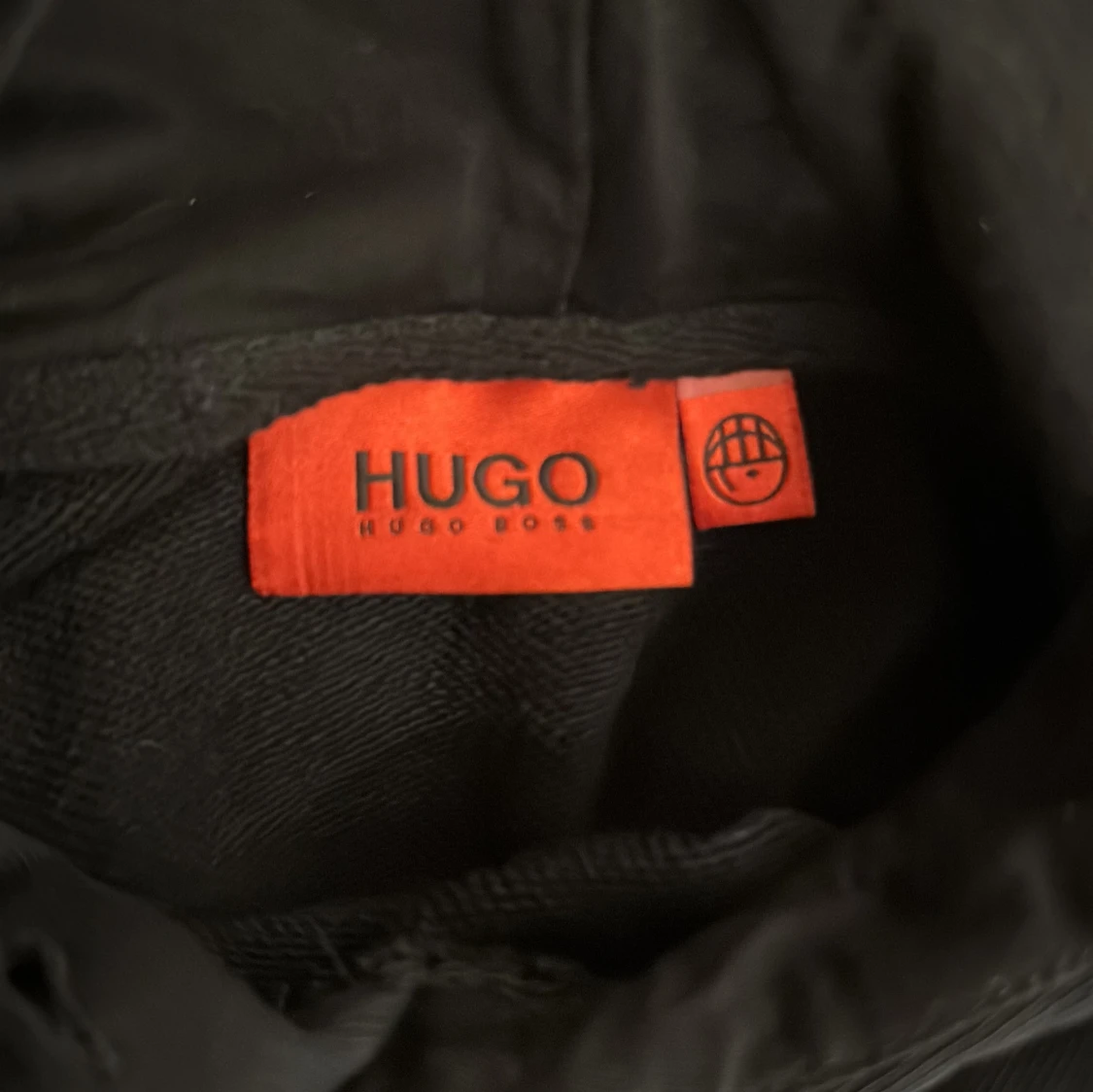Svart hoodie från Hugo Boss - 2