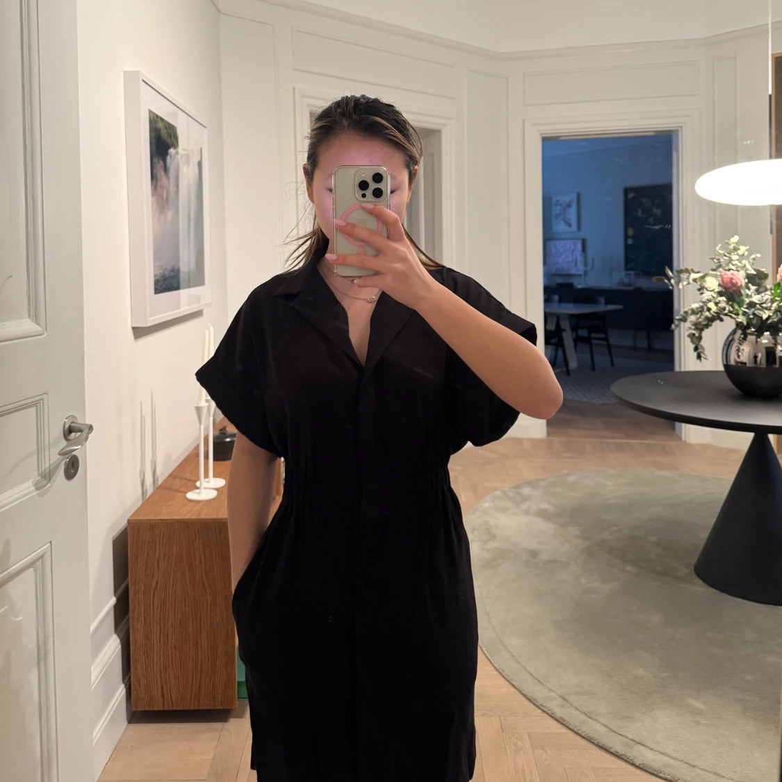 Svart klänning från & other stories