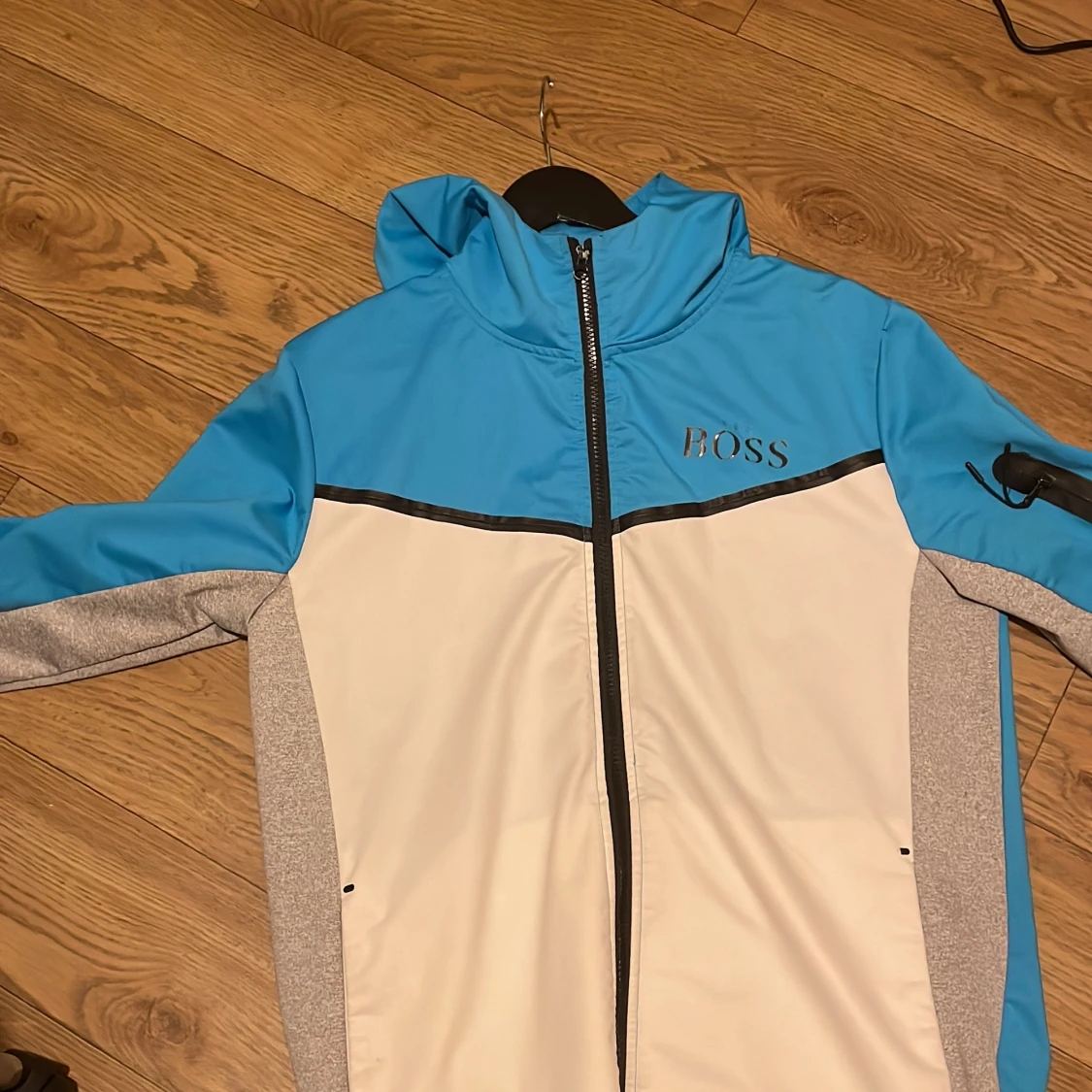 Blå och vit jacka från Boss - 3
