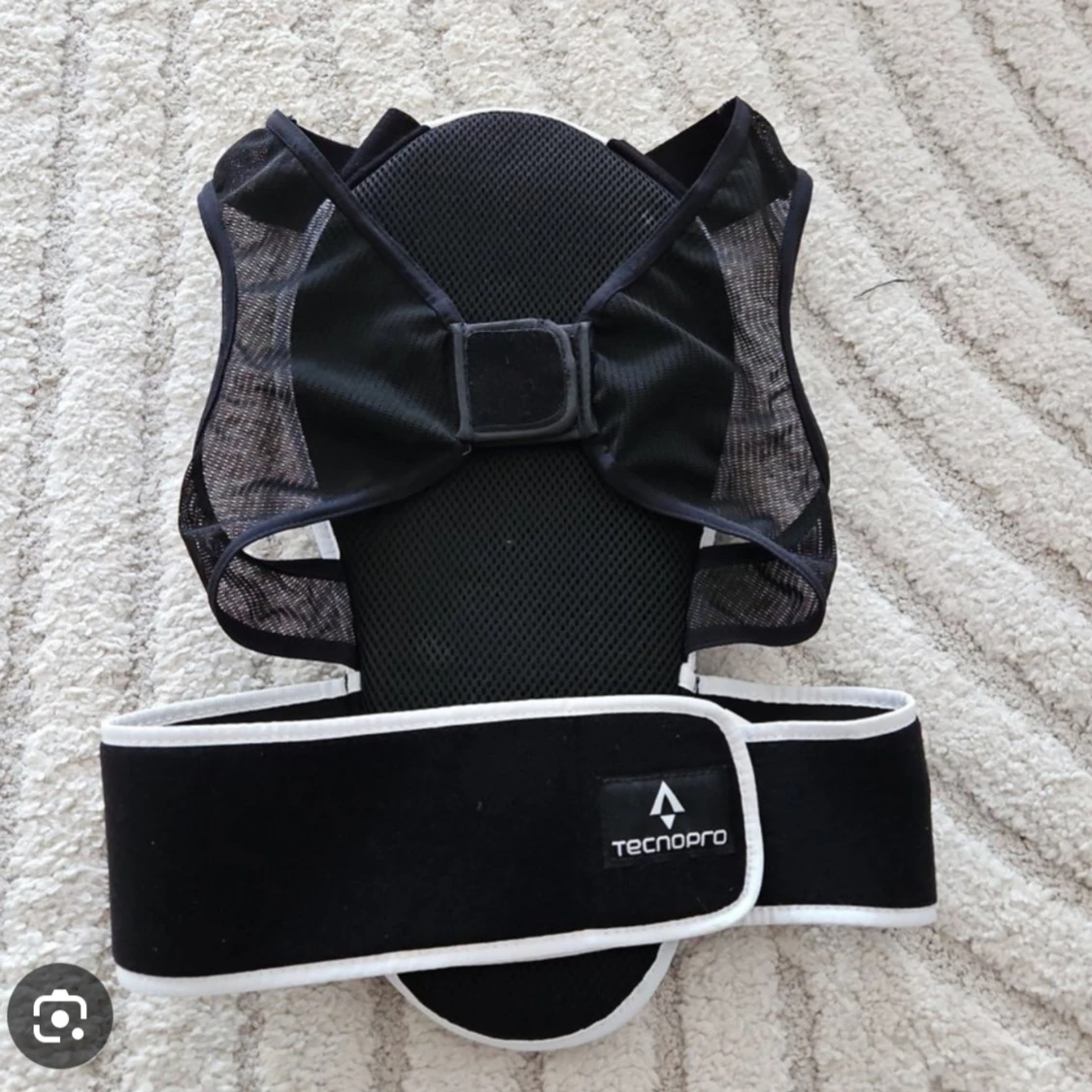 Svart ryggskydd från TecnoPro - 1