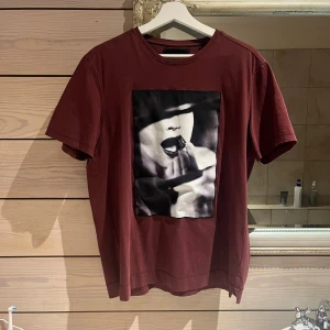 Limitato T-shirt - Riktigt snygg limitato T-shirt. Storlek L. Fint skick och tar emot byten mot saker i samma värde. Hör av dig vid några frågor! 