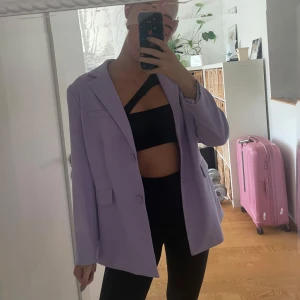 Ljuslila kavaj - Lite nopprig annars inga större skavanker