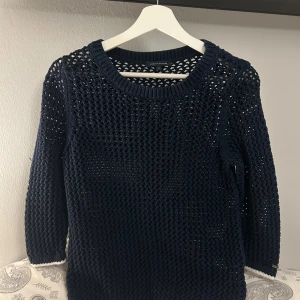 Stickad trekvarts tröjan - Säljer pga ingen användning. Knappt använd, bra skick!