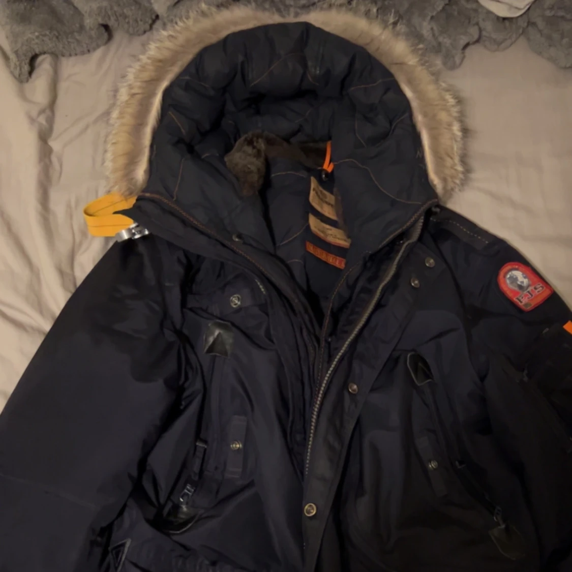 Parajumpers right hand 